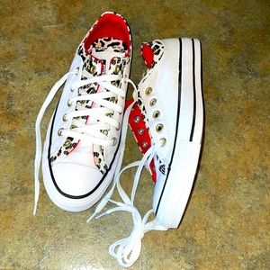 NIB! Women’s Converse sneakers